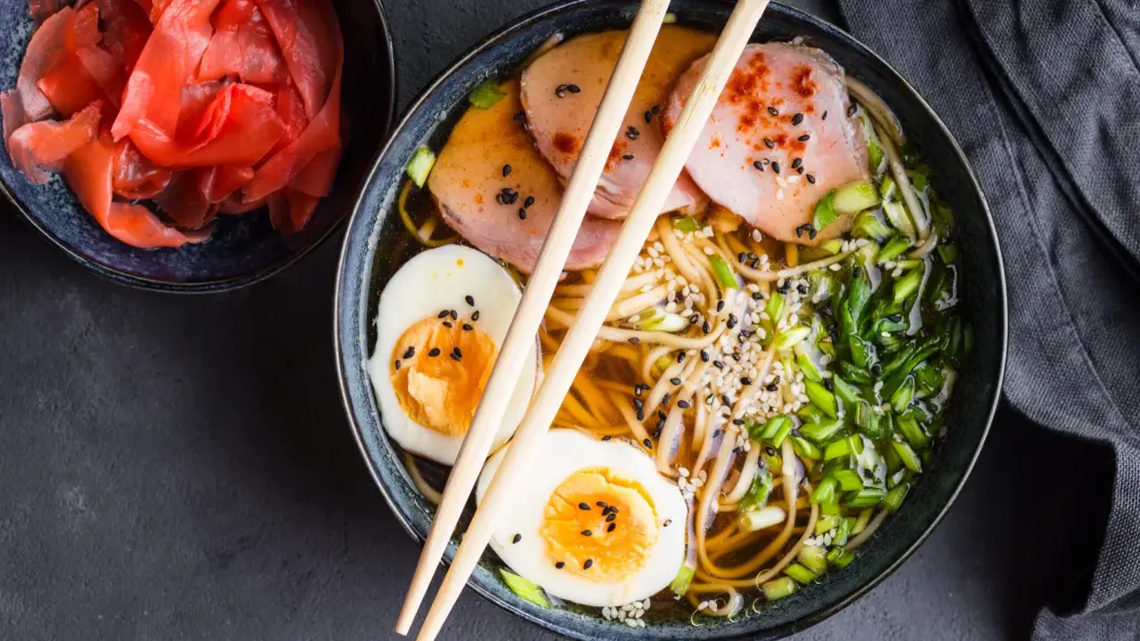 Ramen: Jak smakuje? Od umami po Tonkotsu pełny przewodnik