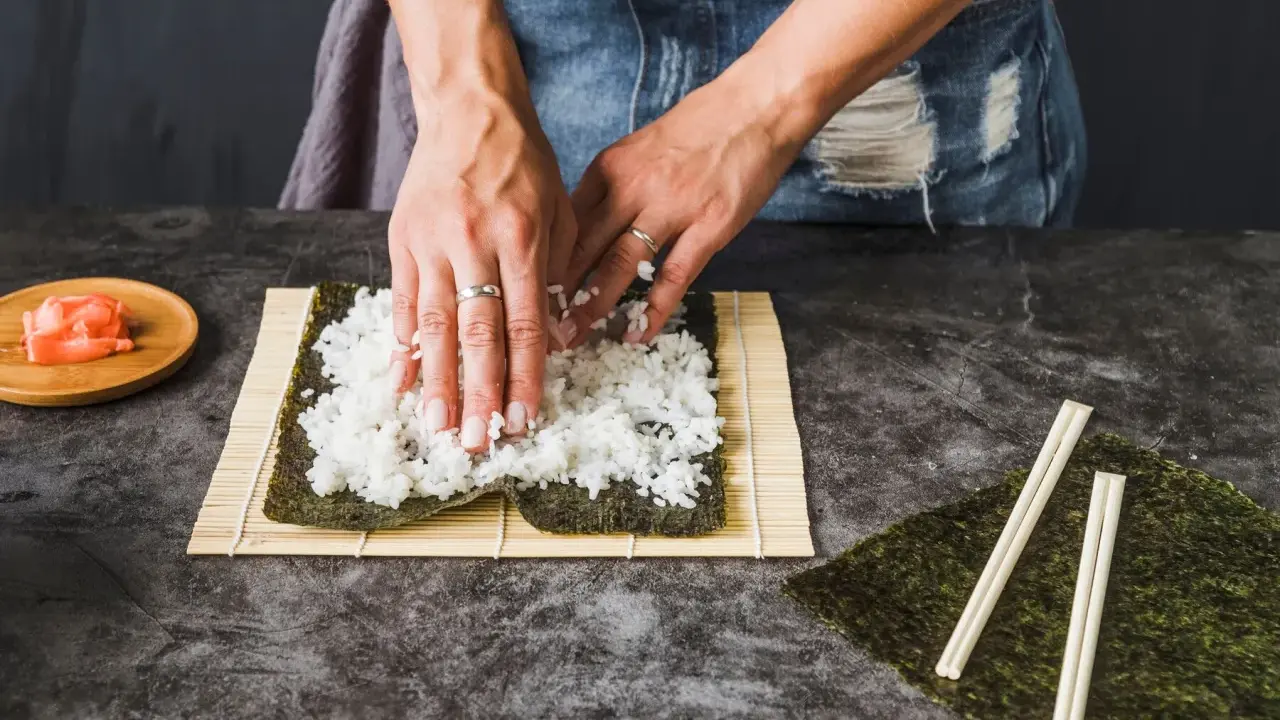 Idealny ryż do sushi: przepis krok po kroku. Nigdy więcej wpadek!