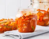 Kimchi: Co to jest? Odkryj smak, zdrowie i sekrety koreańskiej kiszonki