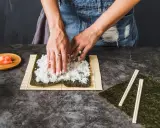 Idealny ryż do sushi: przepis krok po kroku. Nigdy więcej wpadek!