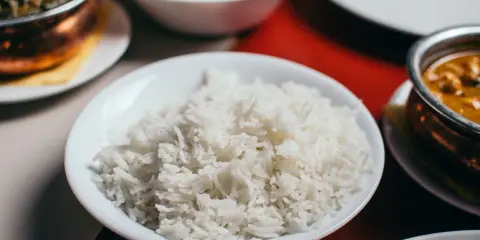 Jaki ryż do curry? Basmati vs Jaśminowy i sekrety sypkości