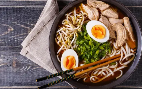 Ramen: Jaka to kuchnia? Japońska ikona, chińskie korzenie i mity
