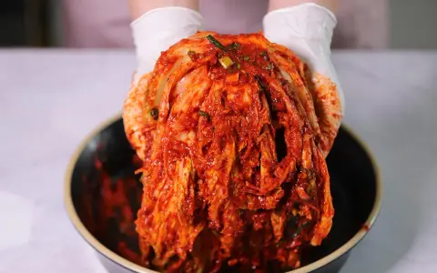 Kimchi: Z czego się składa? Sekrety smaku i wegańskie triki