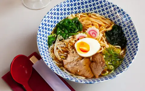 Ramen: Zdrowy czy pułapka? Jak jeść ulubioną zupę bez obaw