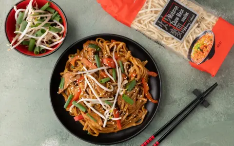 Makaron chow mein: Gdzie go kupić i jak wybrać idealny?
