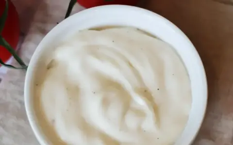 Perfekcyjny sos śmietanowy z mąką: sekret bez grudek!