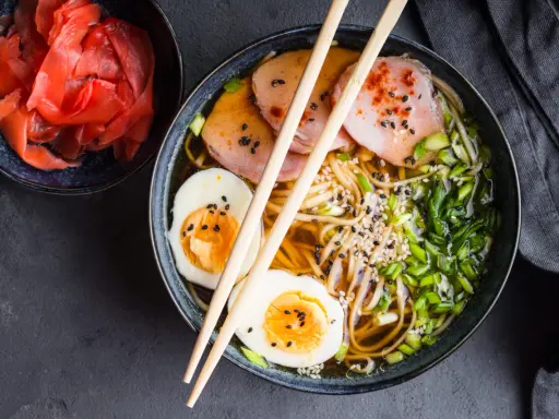 Ramen: Jak smakuje? Od umami po Tonkotsu pełny przewodnik