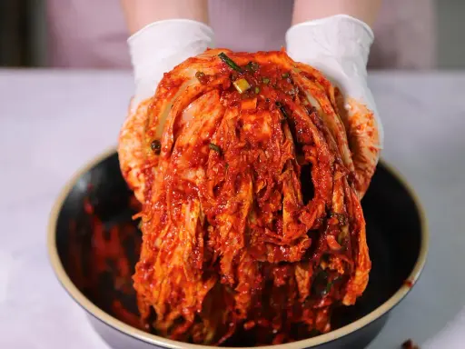Kimchi: Z czego się składa? Sekrety smaku i wegańskie triki