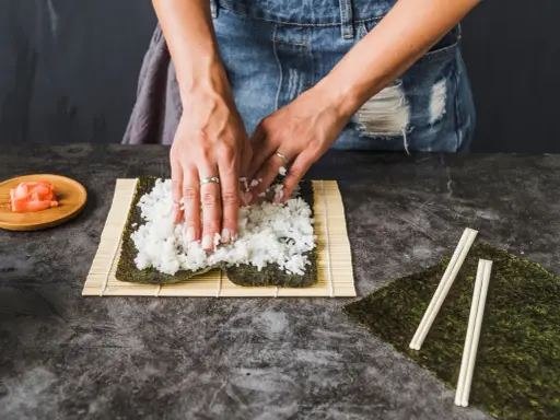 Idealny ryż do sushi: przepis krok po kroku. Nigdy więcej wpadek!