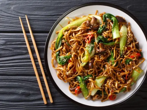 Pad Thai: Zdrowy wybór czy kaloryczna pułapka? Sprawdź!