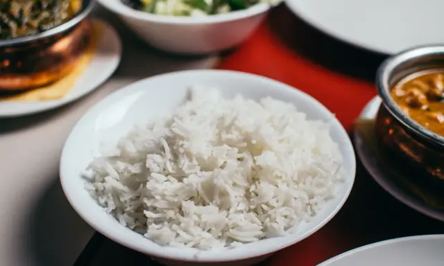 Jaki ryż do curry? Basmati vs Jaśminowy i sekrety sypkości