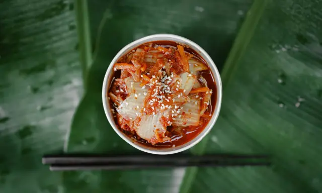 Kimchi: Jaki ma smak? Przewodnik dla początkujących smakoszy