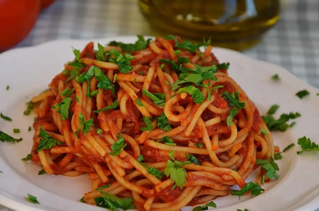 Szybki sos pomidorowy do spaghetti z przecieru