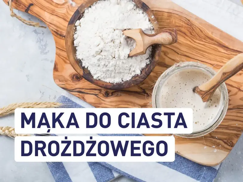 Mąka do ciasta drożdżowego w misce i zakwas w słoiku. Idealne składniki na puszyste wypieki.